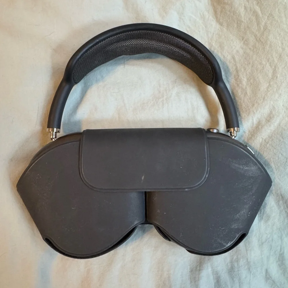 Apple AirPods Max Space Gray Over-Ear Headphones